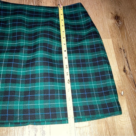 Old Navy Green and Black Plaid Mini Skirt Size 4 | Preppy Flannel Holiday Y2K - Picture 8 of 10